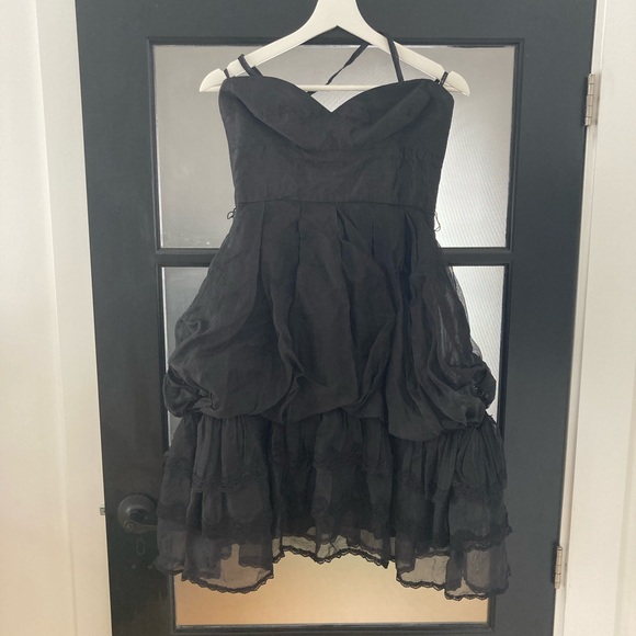 Bebe 100% silk tiered dress - Picture 3 of 9